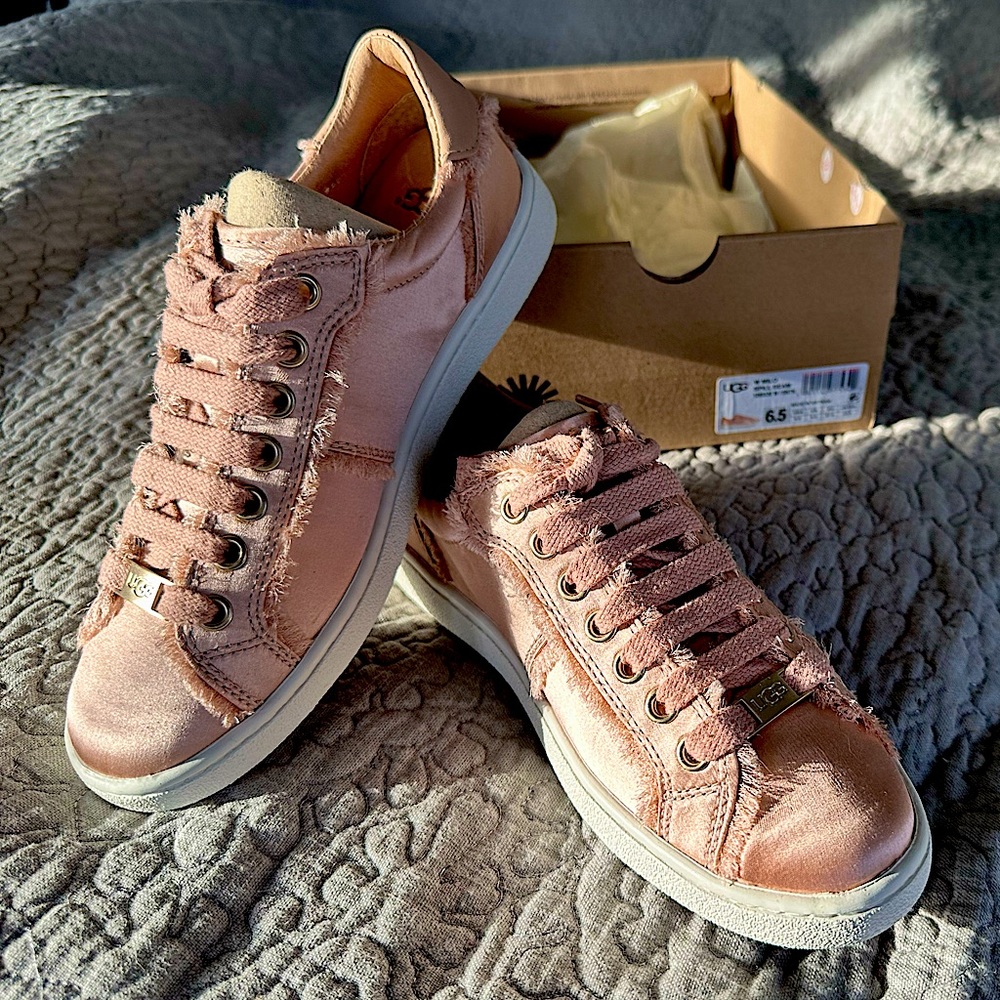 NIB!!! UGG Milo Spill Seam Sneakers
